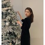 & Other Stories Elegant Black Classic Silky Velvet Dress with a Removable Lace Collar Photo 1