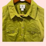 Worthington Cute creamy avocado sleeveless stretchy blouse button front pockets Photo 2