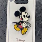 Disney parks tourist Mickey Mouse with camera NWT trading pin Photo 0