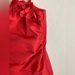 Jessica Howard : One shoulder figure-flattering red dress with a floral collar Photo 3