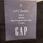 Gap Black Bermuda City Shorts Tailored Casual Style size 2 waist 30” inseam 5” Photo 2