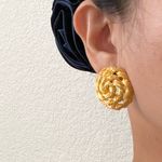 Vintage 80’s Unsigned Gold Photo 1