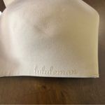 Lululemon Hold True Bra in Soft Sand or Nude Size 32C Photo 3