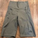 The North Face  Women's Motivation Pocket 9” Bike Shorts in Agave Green Small Photo 3