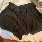 Lizard Thicket Flutter Shorts Photo 0