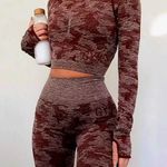 Gymshark  Camo Burgundy Crop Top‎ Size Small Photo 0