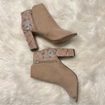 SO  Embroidered Ankle Boots Booties Open Toe Chunky Heel Faux Suede Size 9.5 Photo 3