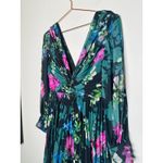 Badgley Mischka  Black Green Floral Long Sleeve V-Neck Pleated Gown Size 4 Photo 6