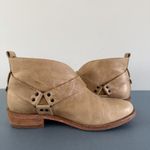 Koolaburra by UGG Santa Barbara Dame Leather Light Tan Harness Ankle Booties Size 6.5 Photo 4