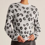 Abercrombie & Fitch  Grey Pattern Crewneck Sweatshirt Women’s Small Photo 0