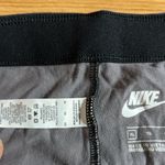 Nike 🏷️🏷️Women’s capri tight fit  stretch sport workout leggings XL Photo 5