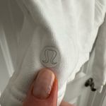Lululemon  cropped hoodie  Photo 2