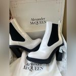 Alexander McQueen ❤️ tread heeled Chelsea boot in ivory/black Photo 2
