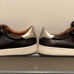 UGG  Tan Leather Interior Photo 2