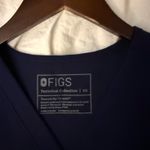 FIGS  Casma Scrub Top Three-Pocket Photo 1