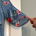 Women’s Super Cute Floral Top with Stretch Size M Photo 4