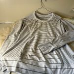 Nike  athletic shirt Photo 4