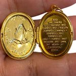 Praying Hand Vintage Locket Etched Floral Pendant Gold Tone Prayer Open Closed Photo 4