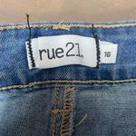 Rue 21  mid rise cut off shortie, light distressing size 16‎ Photo 4