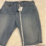 Good American NWT  ‘90S Bermuda Distressed Denim Jean Shorts Plus Women's Size 20 Photo 2