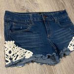 Thread Market Dark Wash Denim & Lace Blue Jean Shorts Size 29 Photo 2