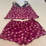 Thavata Women's Pink and black Lip Print Sleepwear Set size M Size M Photo 1