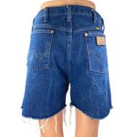 Wrangler Women's Blue High Waist Frayed Cut-Off Bermuda Denim Jeans Shorts 33x34 Photo 2