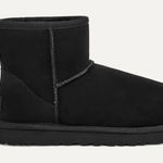 UGG  Classic Mini II Black Boots Women’s Size 8 Photo 0