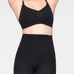 SKIMS Mid Thigh Sculpting Shorts S/M Photo 0