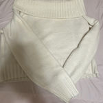 Hollister  Sweater Photo 0