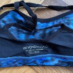 Beyond Yoga  blue/black/grey abstract printed racerback sports bra XS Photo 3
