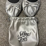 Silky Toes Rescue Purse shoes size Large Silver Photo 0