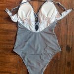 Cupshe  Women's Plunging V-Neck Lace Trimmed One-Piece Swimsuit, Black White Photo 11