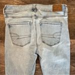 American Eagle  Outfitters Light Wash Distressed Skinny Jeans Raw Hem Sz 2 Short Photo 4