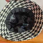 H&M Women’s  Houndstooth Print Black & White Bucket Hat Size Medium Photo 5