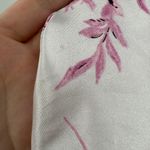 California Dynasty White Pink Floral V Photo 3