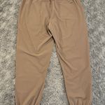 Vuori  Miles Joggers Goldenrod sz Large NWOT Photo 2