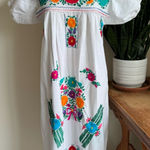 Vintage Mexican Embroidered Floral Dress – White Boho Peasant Midi Festival Size M Photo 0