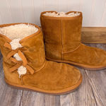 UGG Koolaburra by  Victoria Short Fur Boots Suede Bow Accents Mens 5 Womens 6 Photo 0