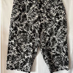 Christopher & Banks  Black/White Stretch‎ Capri-shorts - Size 16 Photo 0