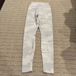 Alo Yoga  High Waist Vapor Legging in White Camouflage | XS Photo 1