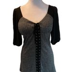 Pretty Good Short Elastic Sleeve Tie Down Front Gray & Black Long Stretchy Top L Photo 1