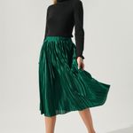 VICI NEW- CHRISTMAS EVE PLEATED MIDI SKIRT Photo 35