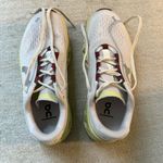 on cloud  Shoes Running Photo 3