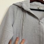 90 degrees Athletic Active Size Medium Gray Ribbed Zip Up Hooded Sweatshirt Photo 5