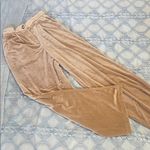 Velvet Tan Wide Photo 0