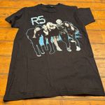 R5 Tour 2014 Band Graphic T Shirt Black Short Sleeve Size CH P Photo 0