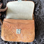 None Vintage hand tooled Mexican leather crossbody bag Photo 2