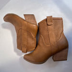 Dolce Vita Kirby Ankle Boots Women Size 7 Tan Perforated Western Heel Zip Brown Photo 9