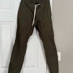 Vuori  Olive Athletic Olive Cargo Jogger Pants Outdoor Hiking Photo 5